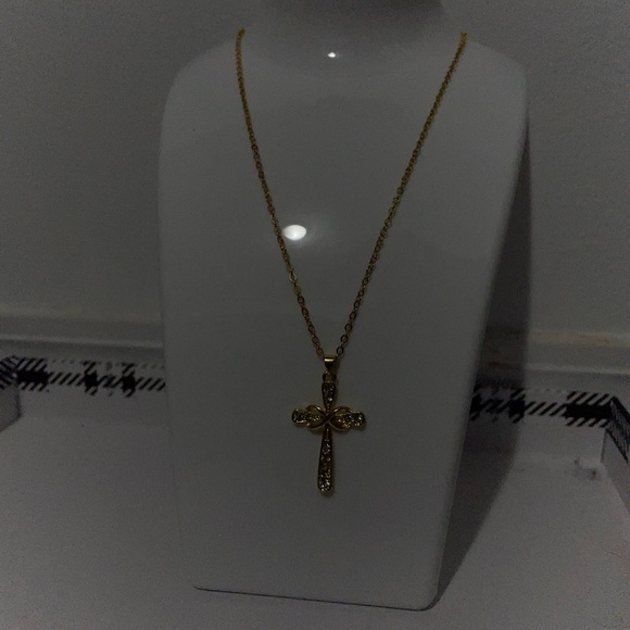 ICED OUT CROSS PENDANT AND GOLD PLATED CHAIN‼️ - Picture 8 of 13